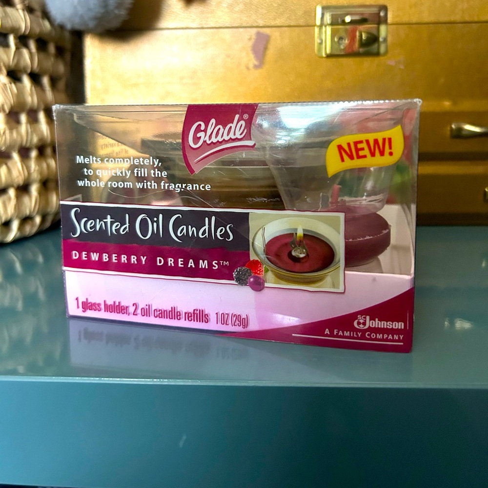 Glade Scented Oil Candle Holder and Two Candles- Dewberry Dreams